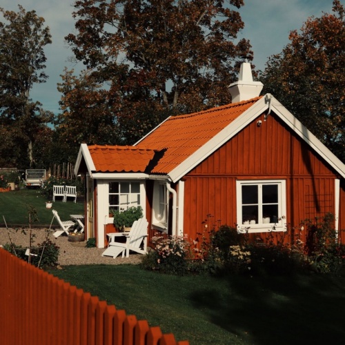 Schwedenhaus gebaut - und nun? So holen Sie sich den skandinavischen Stil auch in den Garten!